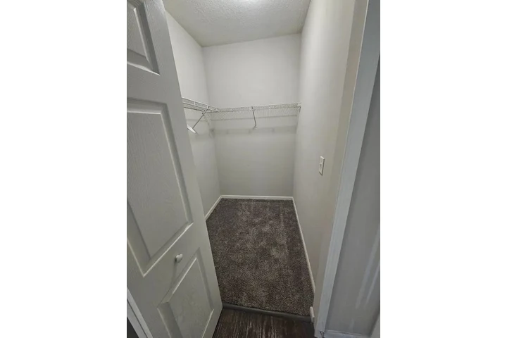 $925 : Cozy furnished bedroom image 3
