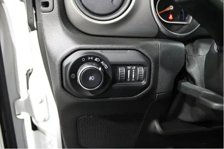 $31982 : Jeep Wrangler 2021 4x4 Willy image 8