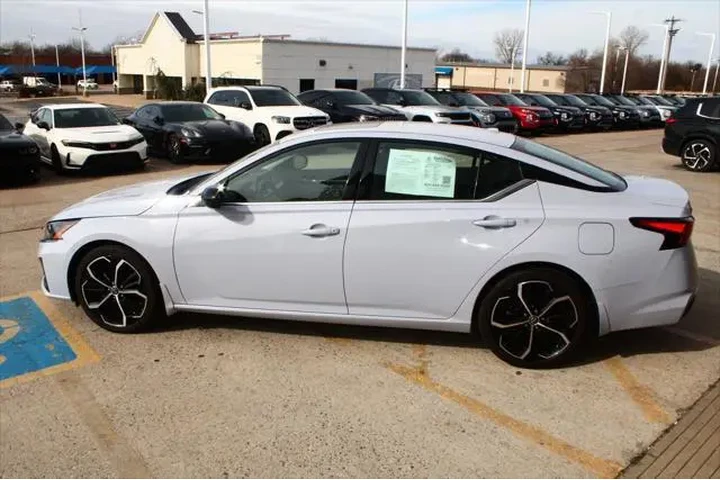 $22798 : Nissan Altima 2024 2.5 SR 4d image 10