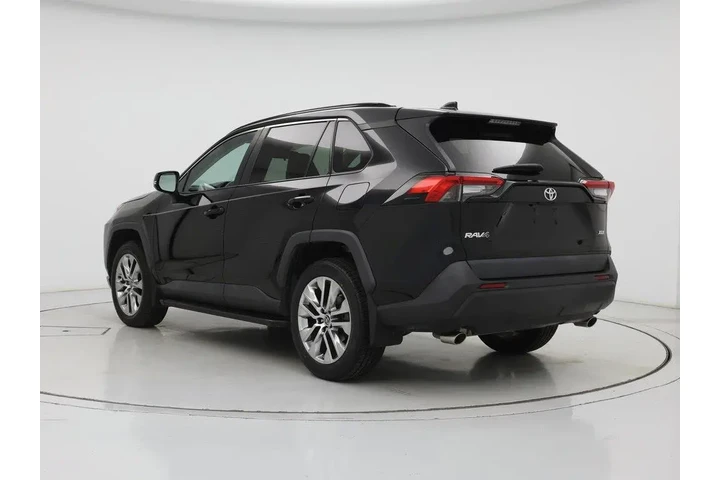 $27998 : Toyota RAV4 2021 XLE Premium image 2