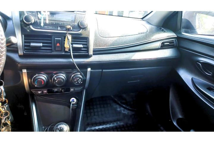 $9400 : Toyota Yaris 2014 image 5
