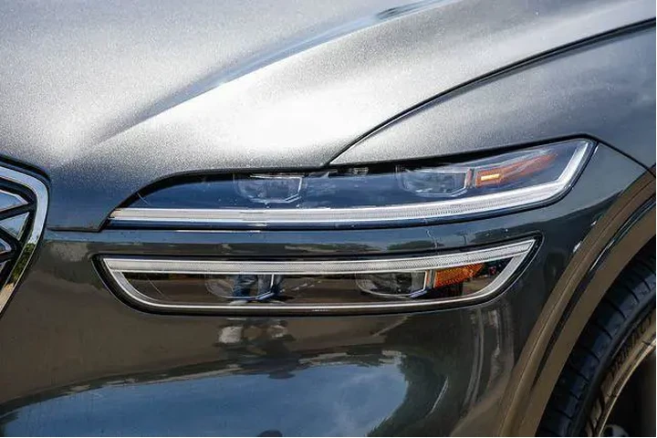 $37798 : Genesis Electrified GV70 202 image 8