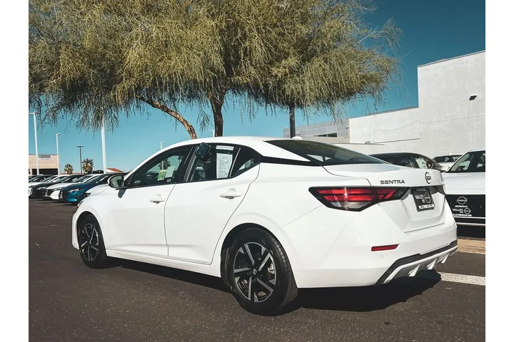 $19936 : Nissan Sentra 2024 SV 4dr Se image 3