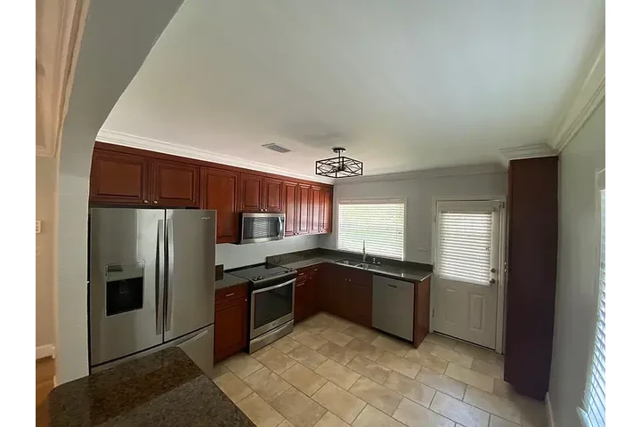 $1894 : 2 bed/2bath single family home image 4