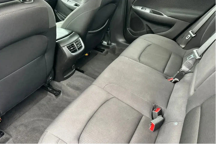 $15879 : Chevrolet Malibu 2023 LT 4dr image 4