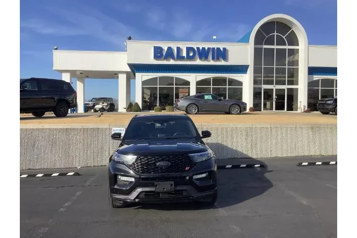 $29950 : Ford Explorer 2020 AWD ST 4d image 2