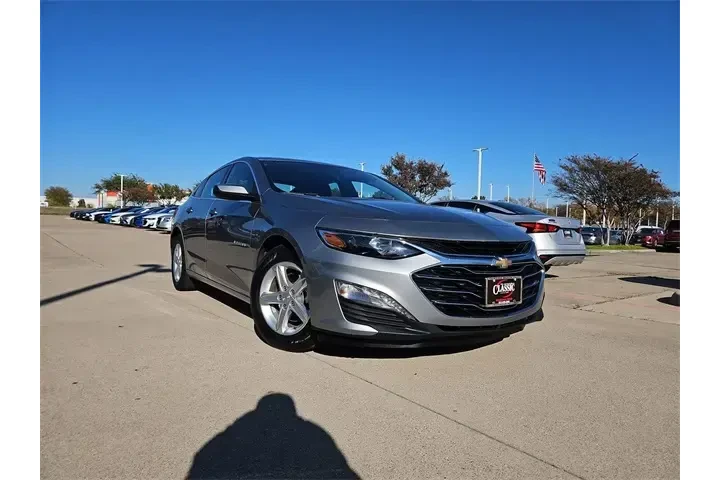$17987 : Chevrolet Malibu 2024 LT 4dr image 1