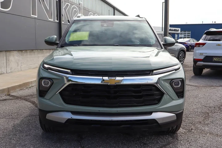 $24087 : 2025 Trailblazer AWD 4dr LT image 2