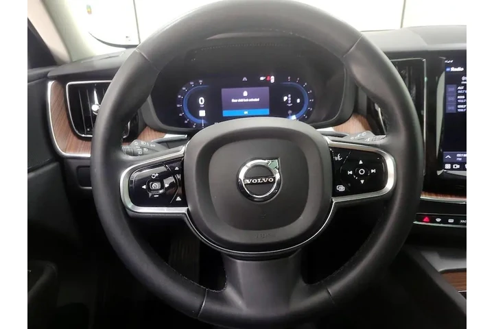 $27998 : Volvo XC60 2023 AWD B5 Plus image 10