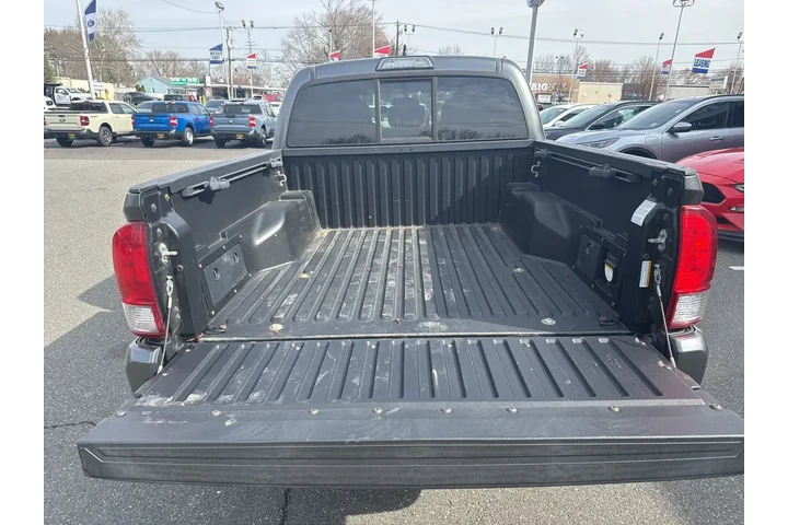 $30995 : Toyota Tacoma 2016 4x4 SR V6 image 7