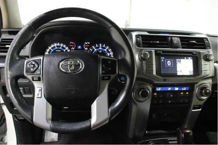 $30998 : Toyota 4Runner 2018 4x2 Limi image 8