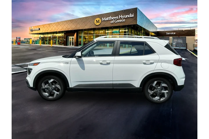 $21990 : Hyundai VENUE 2025 SEL 4dr C image 3