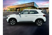 $21990 : Hyundai VENUE 2025 SEL 4dr C thumbnail