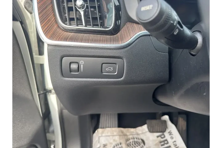 $24000 : Volvo XC60 2021 AWD T5 Momen image 8