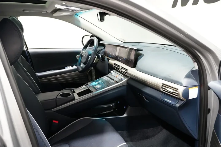 $8989 : 2023 NEXO Limited image 9