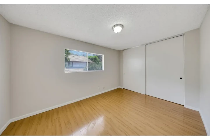 $2350 : 3Bed/2Bath Apt in Los Angeles image 6