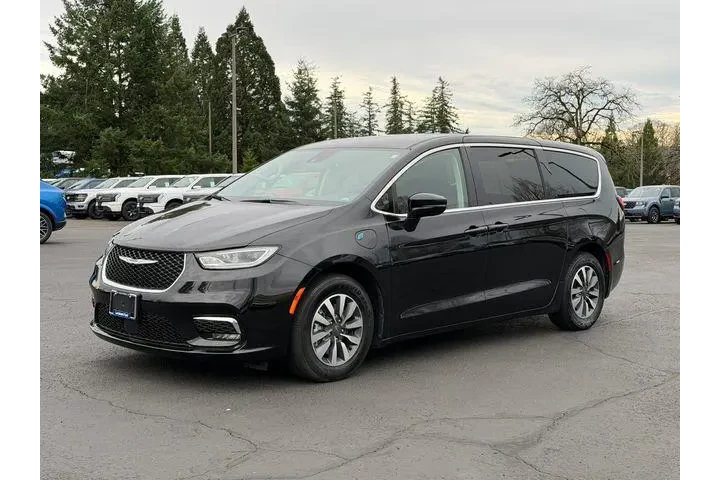 $27983 : Chrysler Pacifica Plug-In Hy image 7