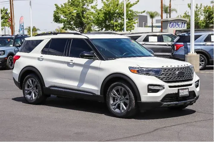 $29995 : Ford Explorer 2023 XLT 4dr S image 3