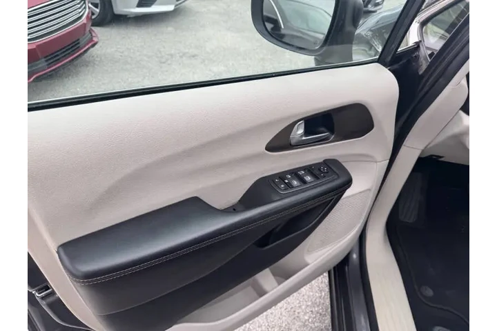 $9497 : 2017 Pacifica LX image 9