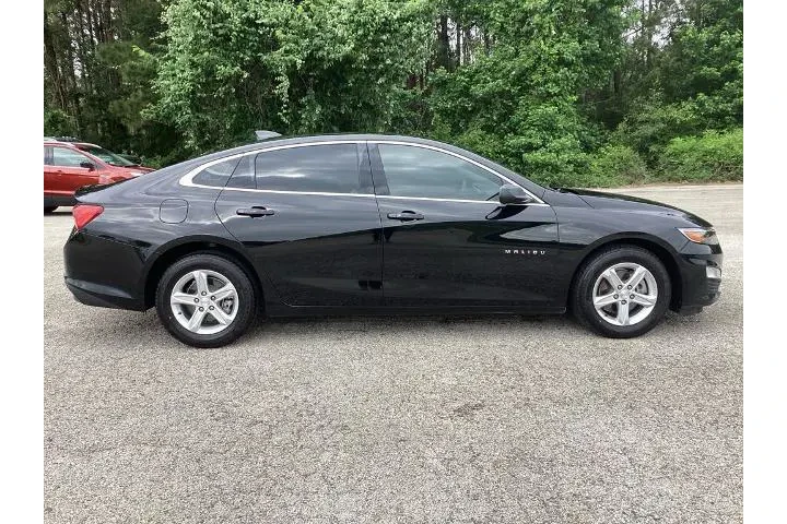 $17762 : Chevrolet Malibu 2023 LS 4dr image 4