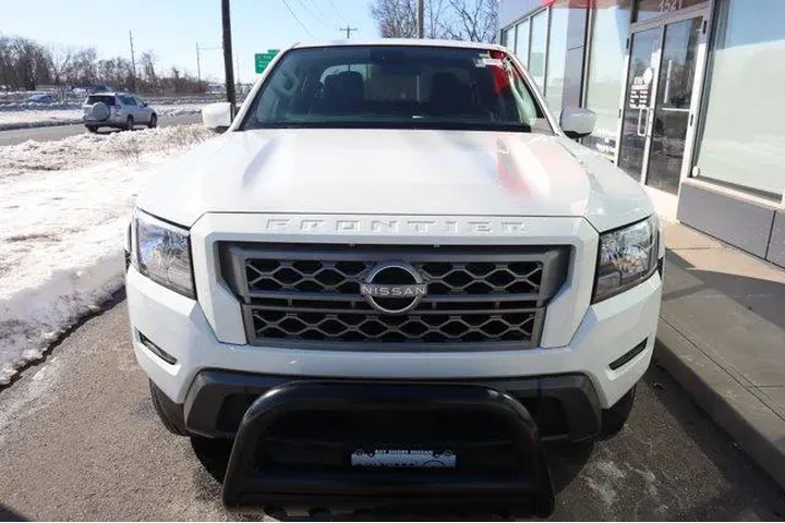 $29812 : Nissan Frontier 2022 4x4 SV image 4