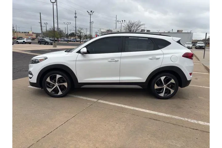 $16998 : Hyundai TUCSON 2018 Value 4d image 2