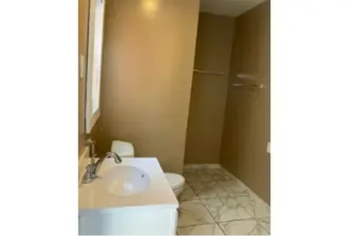 $1250 : SE RENTA CUARTO PRIVADO image 2
