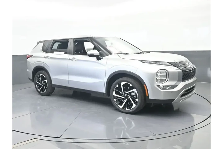 $20978 : Mitsubishi Outlander 2024 SE image 8