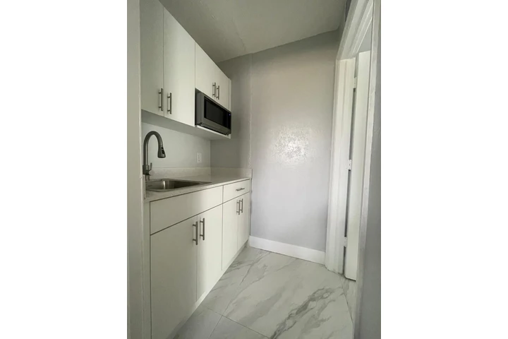 $1200 : Cuarto Estudio (efficency) image 6