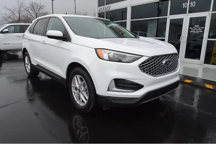$23990 : 2023 Edge image 2