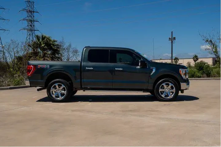 $31861 : Ford F-150 2021 4x4 XLT 4dr image 2