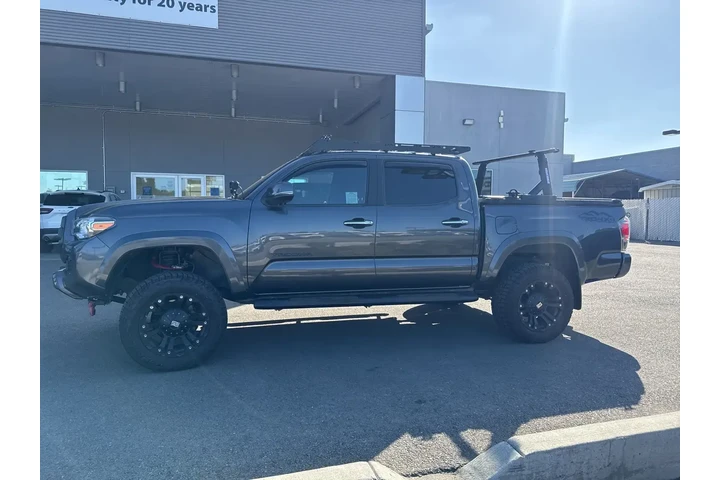 $29950 : Toyota Tacoma 2017 4x4 Limit image 9