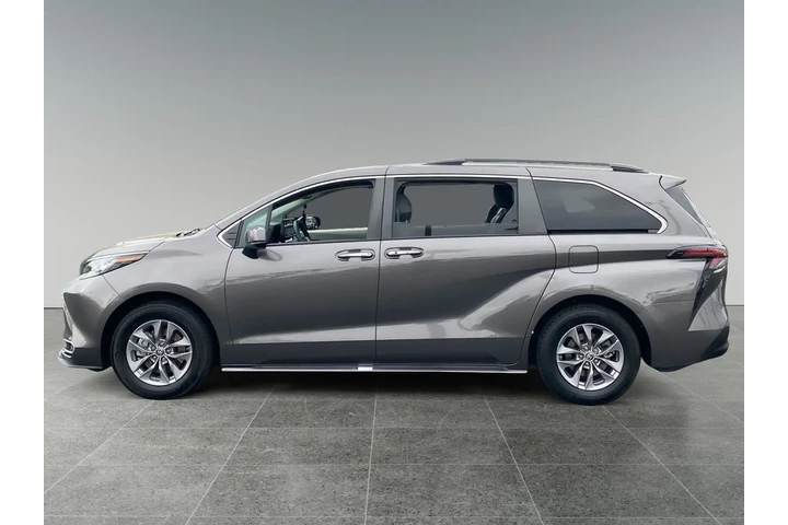 $38857 : Toyota Sienna 2023 XLE 8-Pas image 2