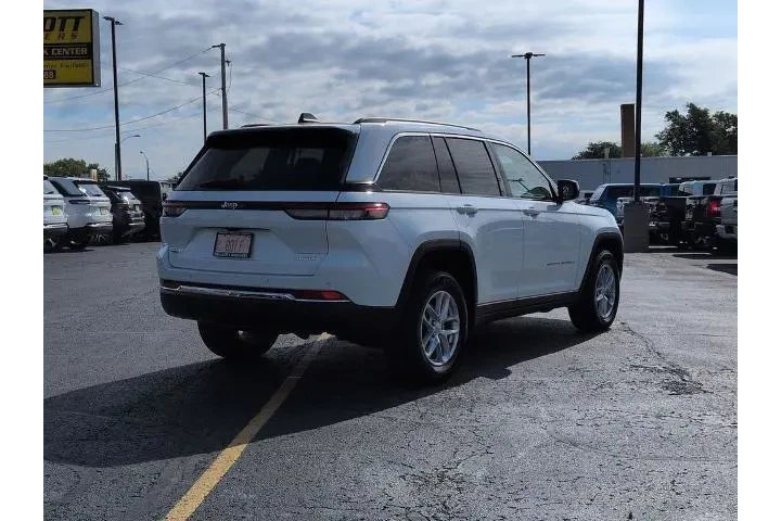 $32975 : Jeep Grand Cherokee 2024 4x4 image 8