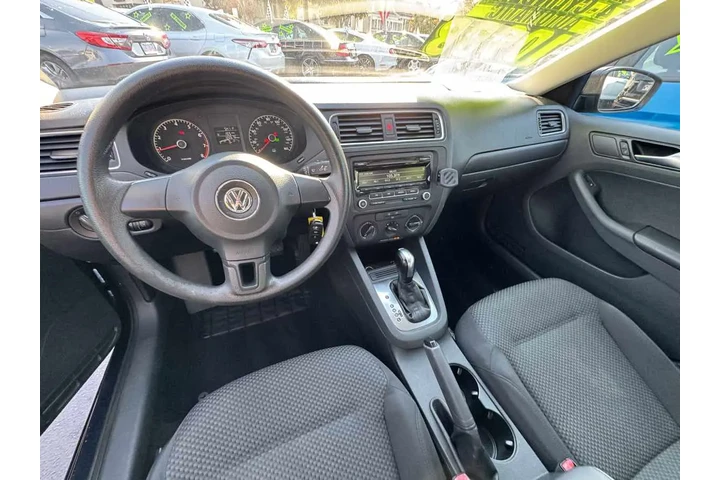 $7988 : 2014 Jetta Sedan S image 9