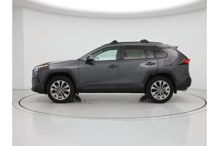 $35998 : Toyota RAV4 2023 AWD XLE Pre image 3