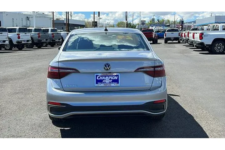 $28984 : Volkswagen Jetta 2024 SE 4dr image 6