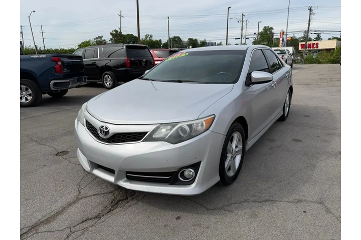 2014 Camry SE image 5