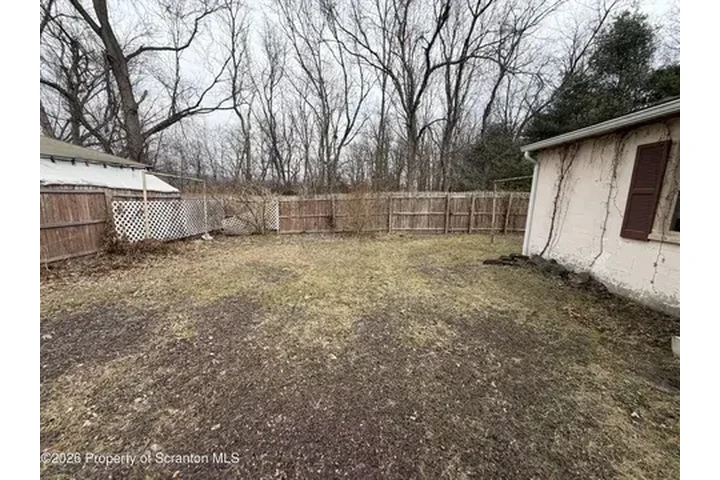 $1200 : Spacious 1BR 2 BA $1200 image 3