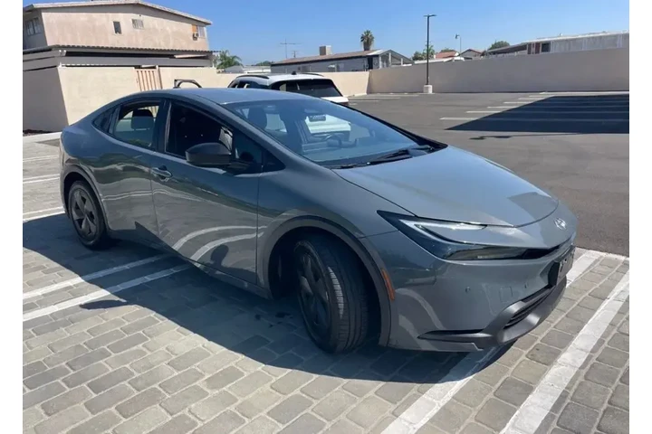 $25489 : Toyota Prius 2024 Limited 4d image 3