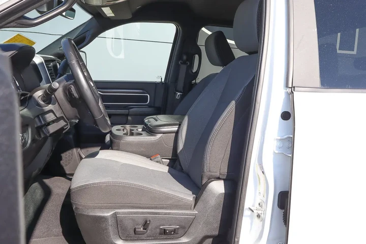 $46988 : 2024 2500 Big Horn 4x4 Crew C image 7