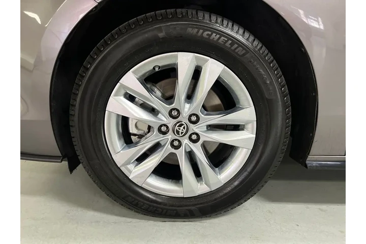 $39588 : Silver Certified2021 Sienna L image 9