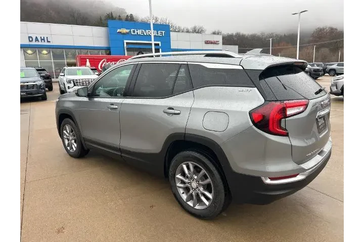 $26900 : GMC Terrain 2024 AWD SLT 4dr image 4