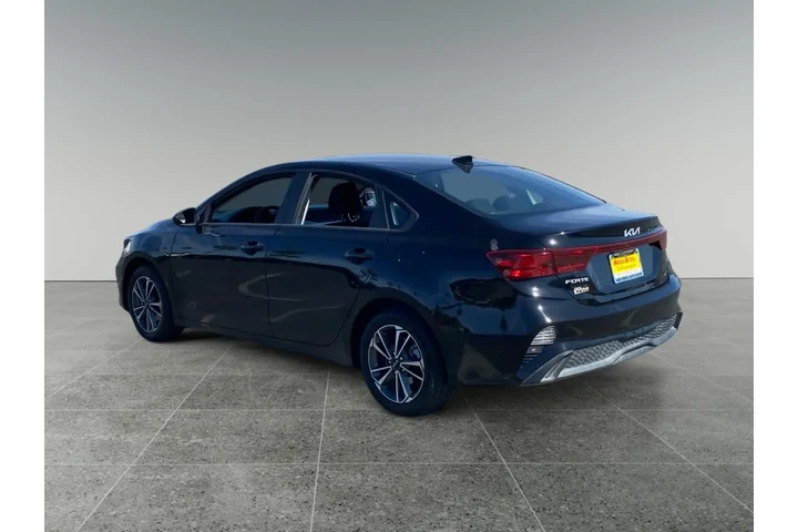 $25990 : Kia Forte 2024 LX 4dr Sedan image 3