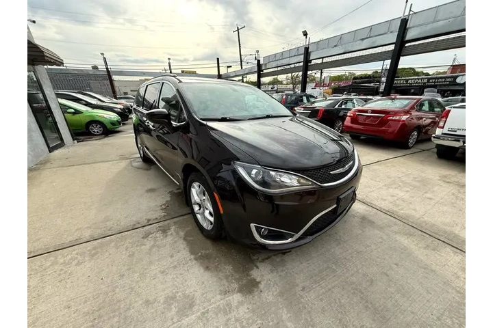 $9995 : 2017 Pacifica Touring-L image 10
