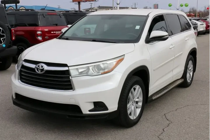 $17900 : Toyota Highlander 2015 LE 4d image 2