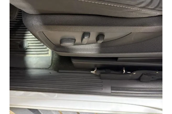 $22605 : GMC Sierra 1500 2018 4x4 SLE image 7