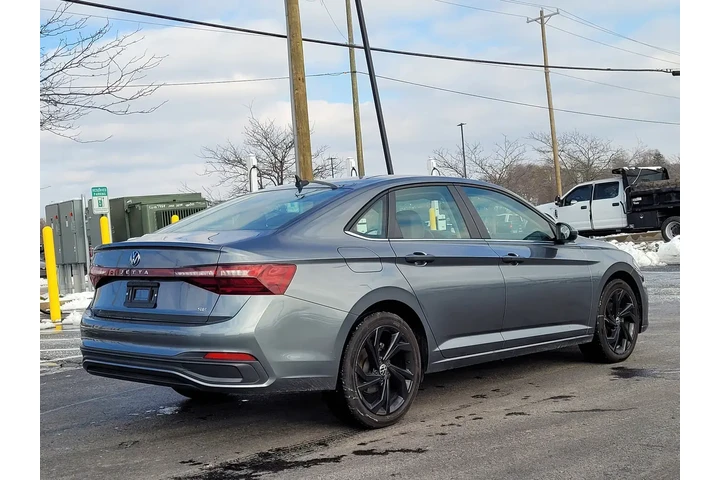 $22889 : Volkswagen Jetta 2025 SE 4dr image 4