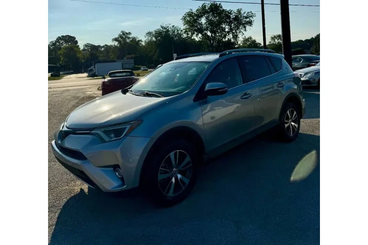 $8900 : 2017 RAV4 XLE image 6