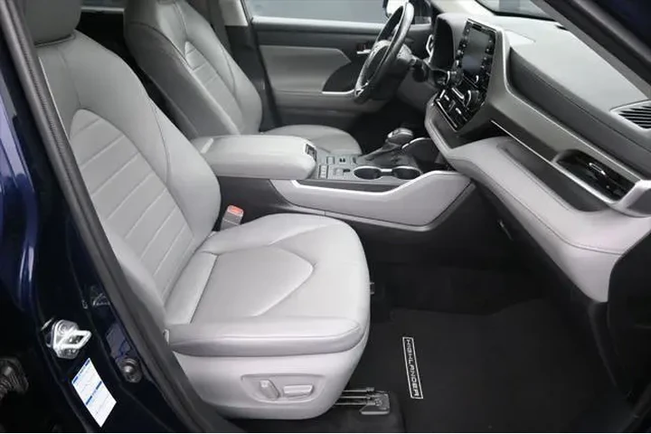 $30988 : Toyota Highlander 2021 AWD X image 10